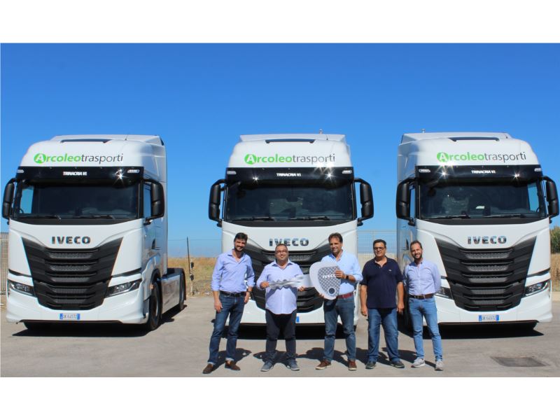 News:IVECO consegna sette IVECO S-WAY ad Arcoleo Trasporti per la logistica su territorio nazionale